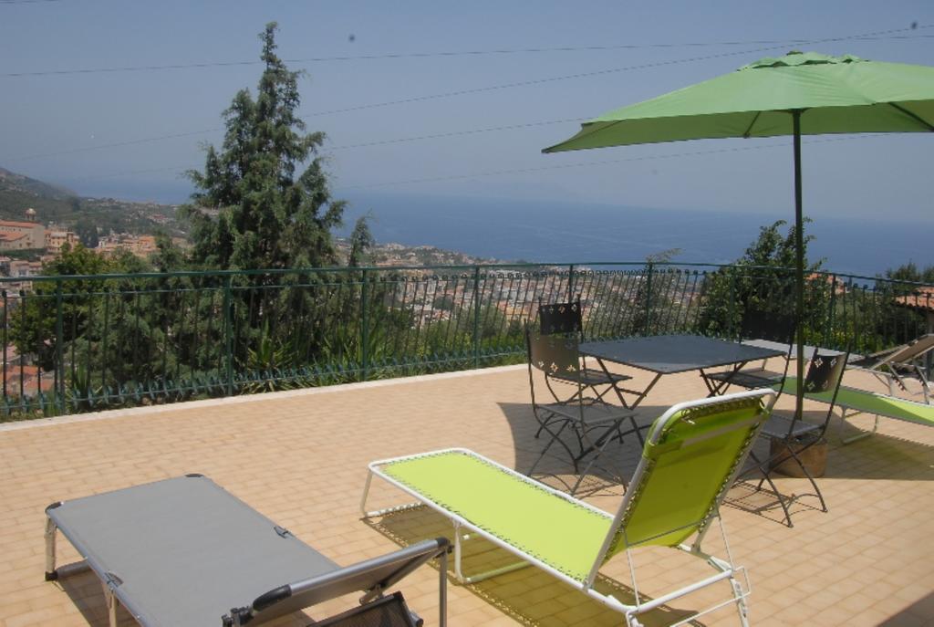 B&B Villa Zia Febronia Patti Exterior foto